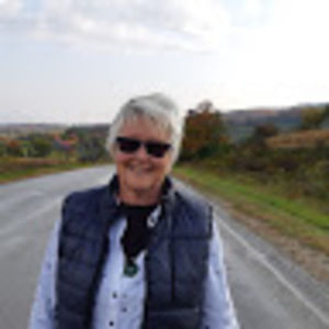 Meet your Posher, Elaine